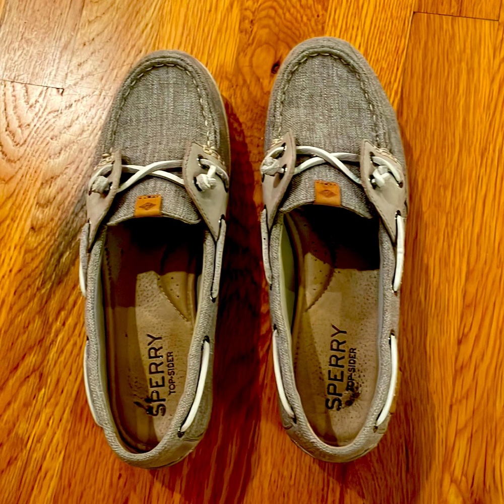Gray Sperry topsider, women’s size 7. Great condition